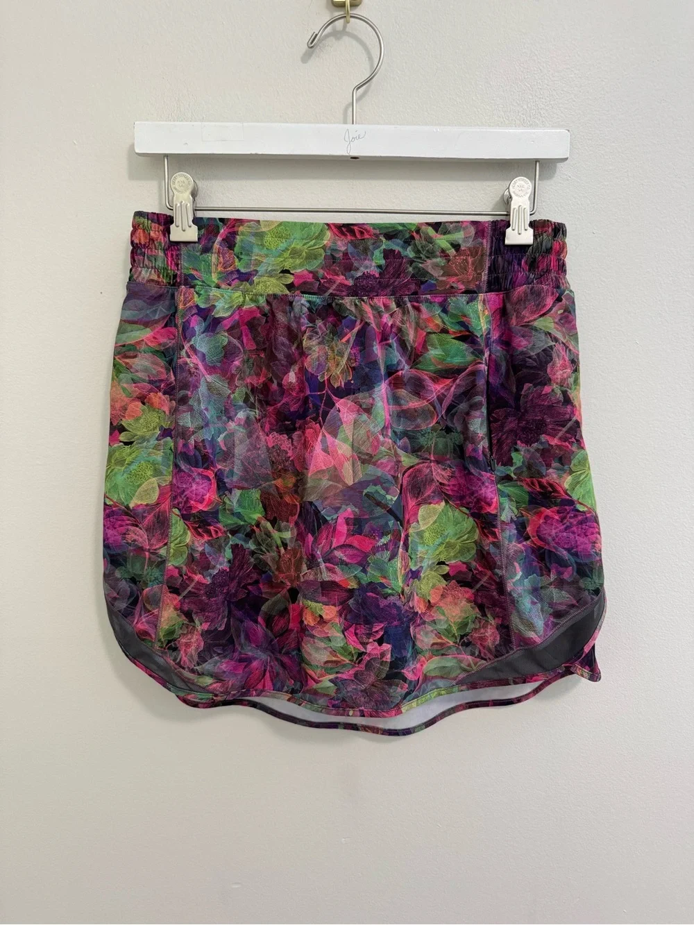 Lululemon Hotty Hot High Rise Skirt in Vivid Floral Tone